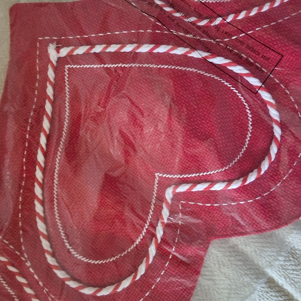 NWT CYNTHIA ROWLEY Red Hearts Table Runner - Picture 5 of 9